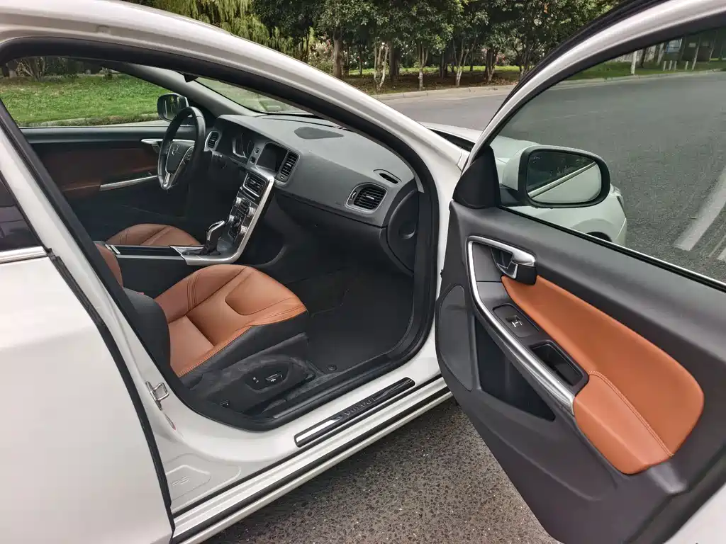 Volvo S60 2017 — фото 11