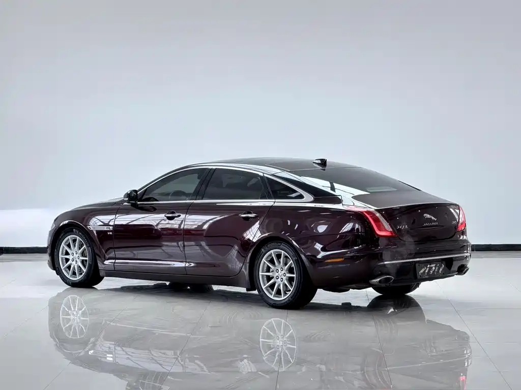 Jaguar XJ 2018 — фото 12