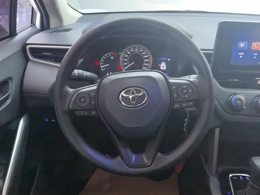 Toyota Corolla Cross 2023 — фото 15