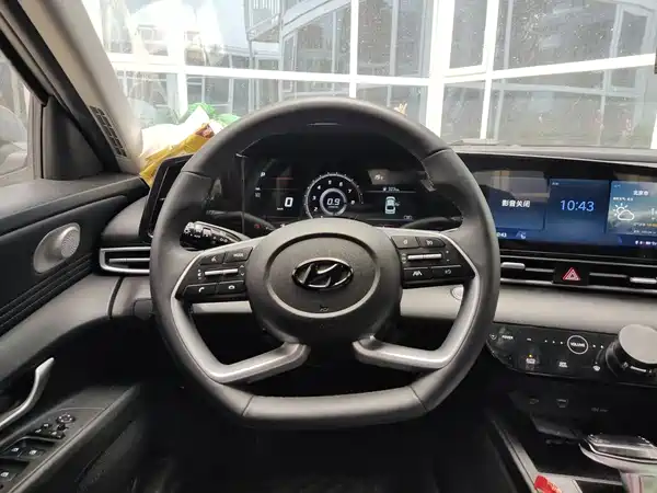 Hyundai Elantra 2023