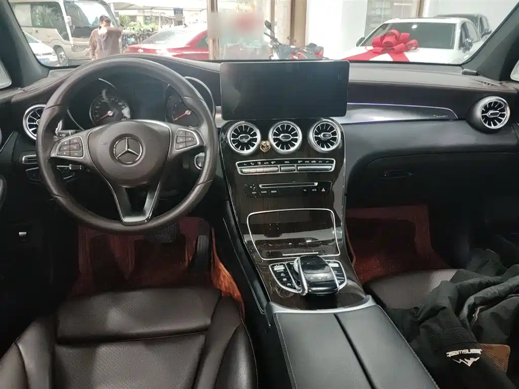 Mercedes-Benz GLC 2016 — фото 10