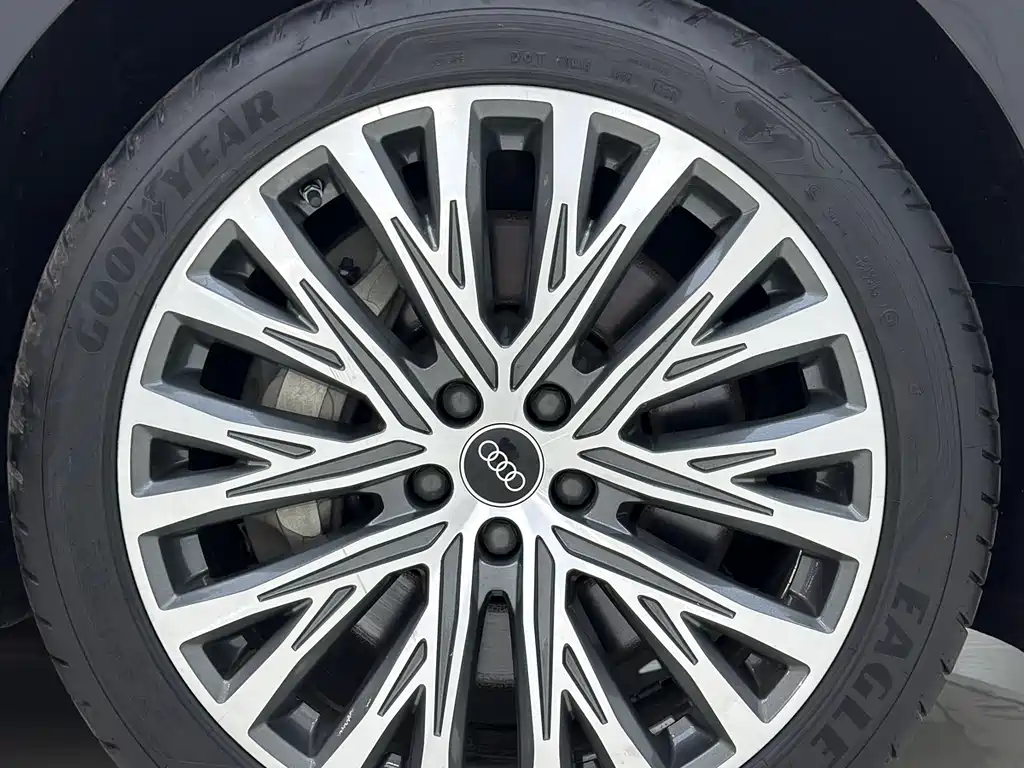 Audi A8 2020 — фото 12