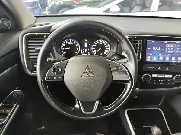 Mitsubishi Outlander 2018