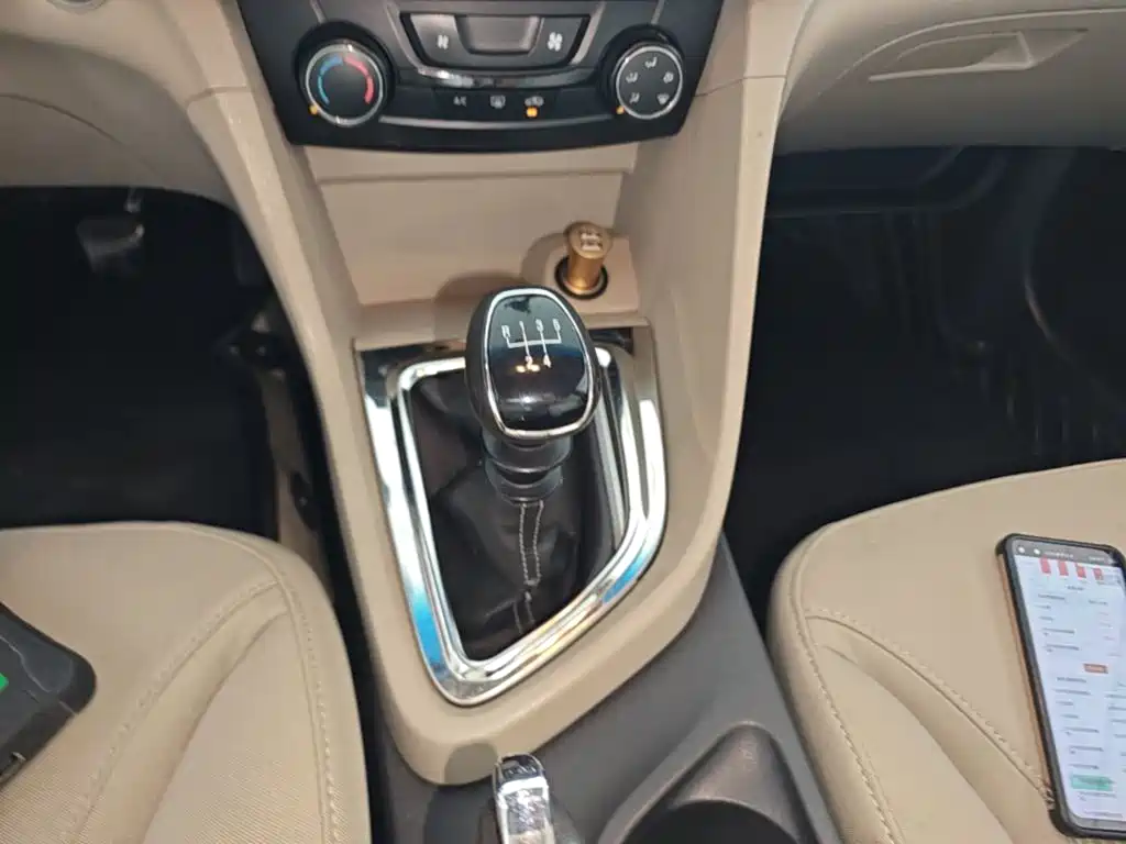 Buick Excelle 2016 — фото 14