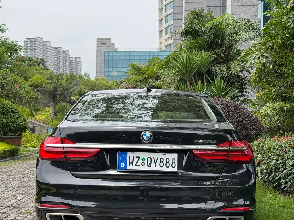 BMW 7 Series 2017 — фото 9