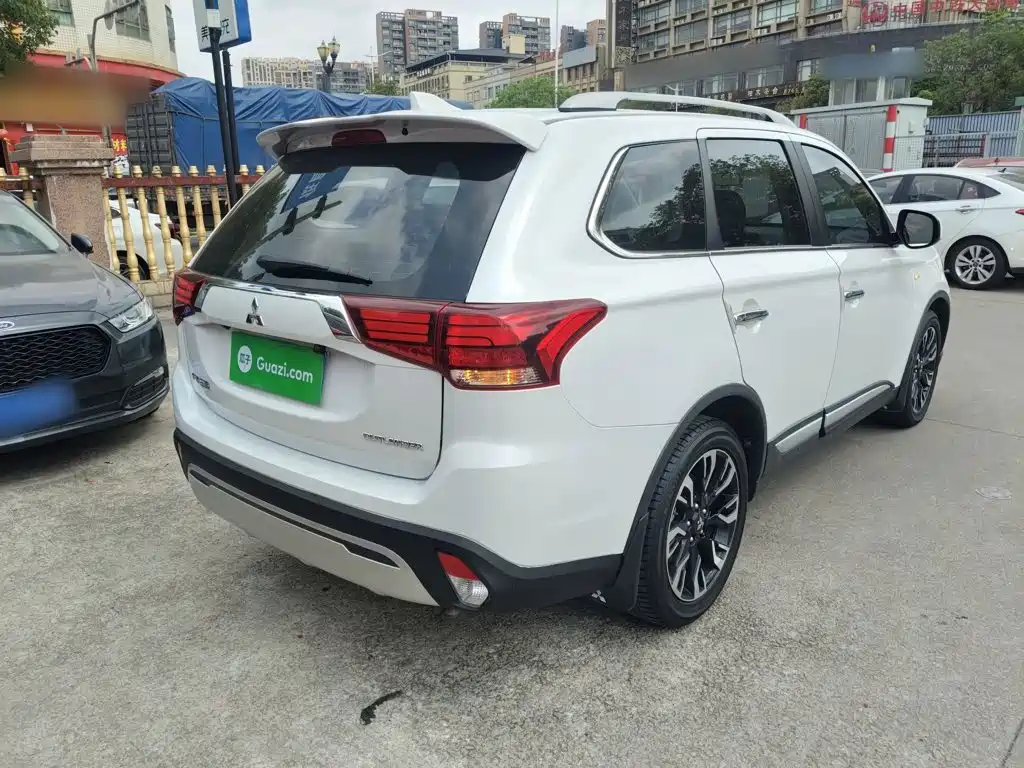 Mitsubishi Outlander 2021