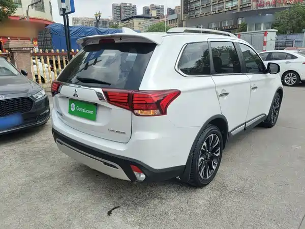 Mitsubishi Outlander 2021