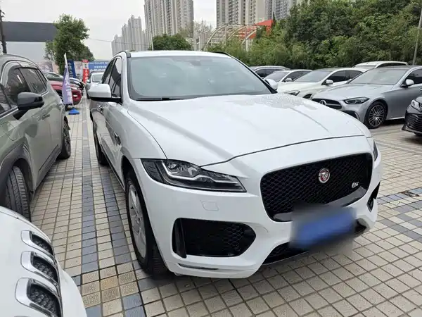 Jaguar F-PACE 2016