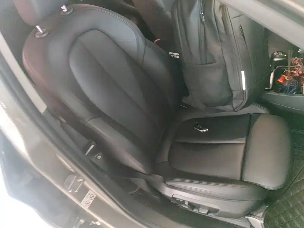BMW 1 Series 2018 — фото 16
