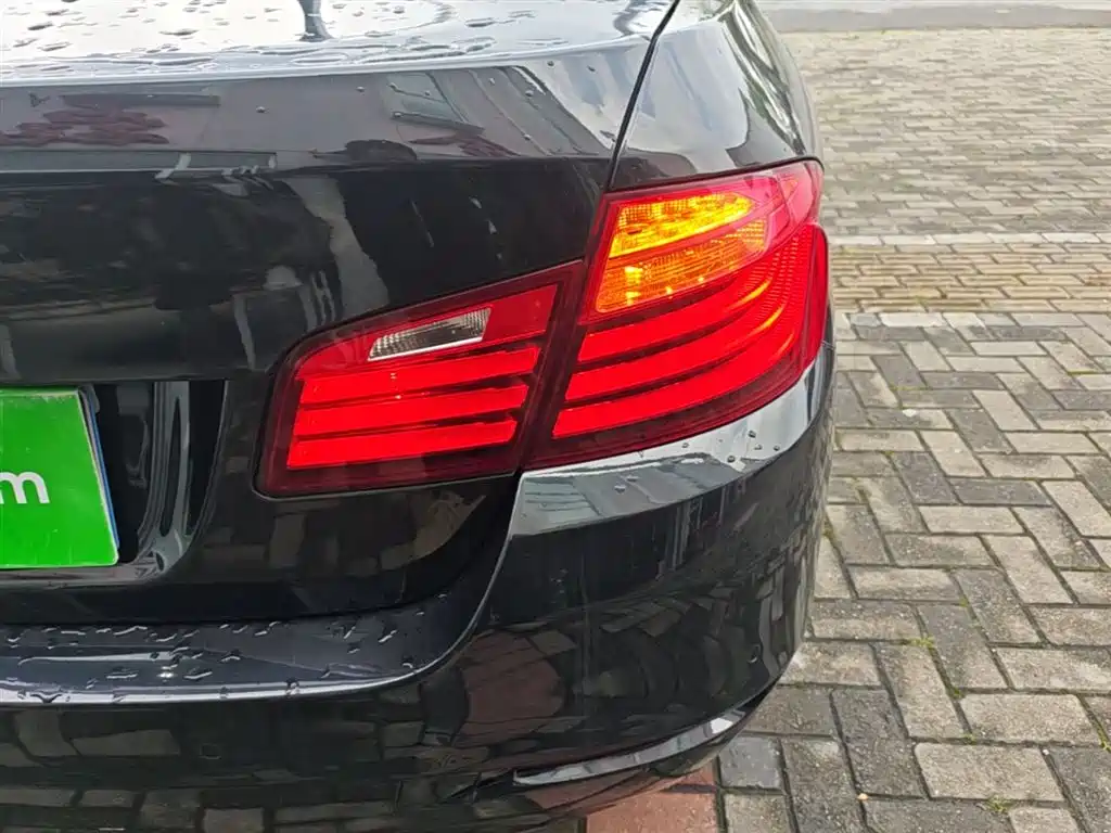 BMW 5 Series 2015 — фото 24