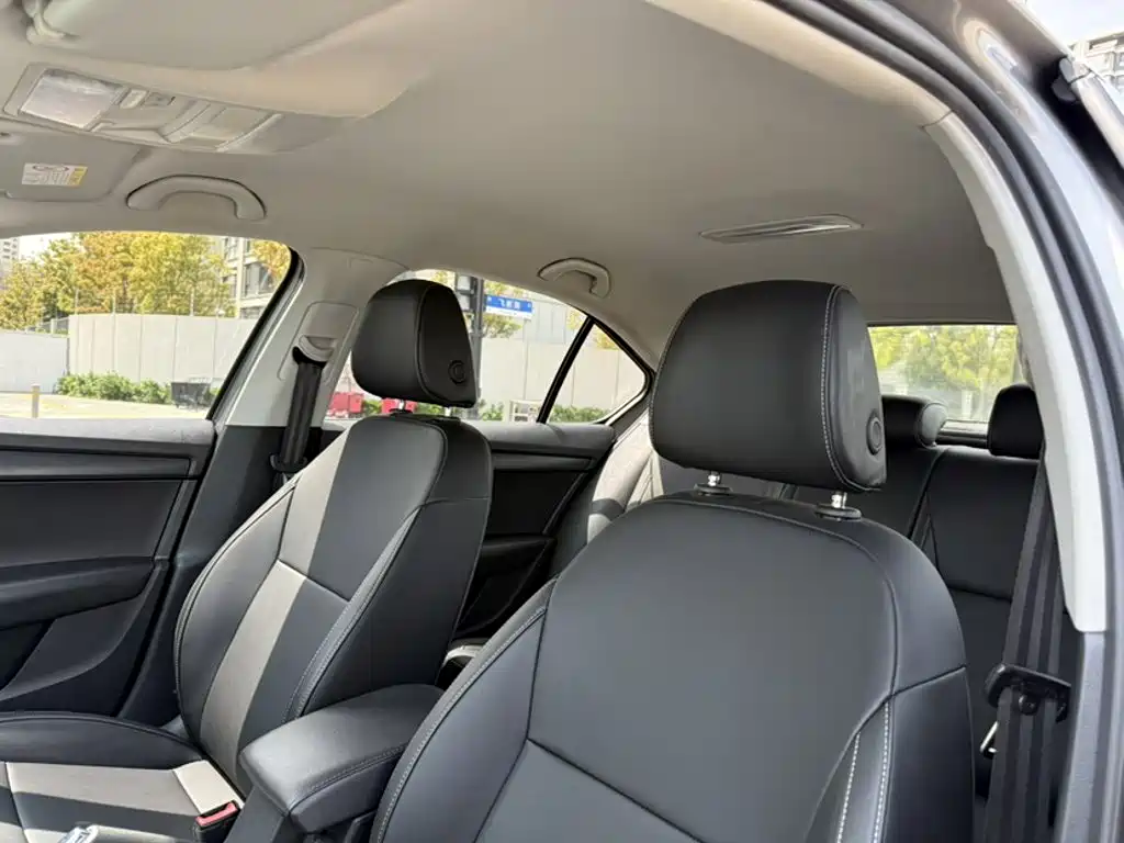 Skoda Octavia 2022 — фото 11