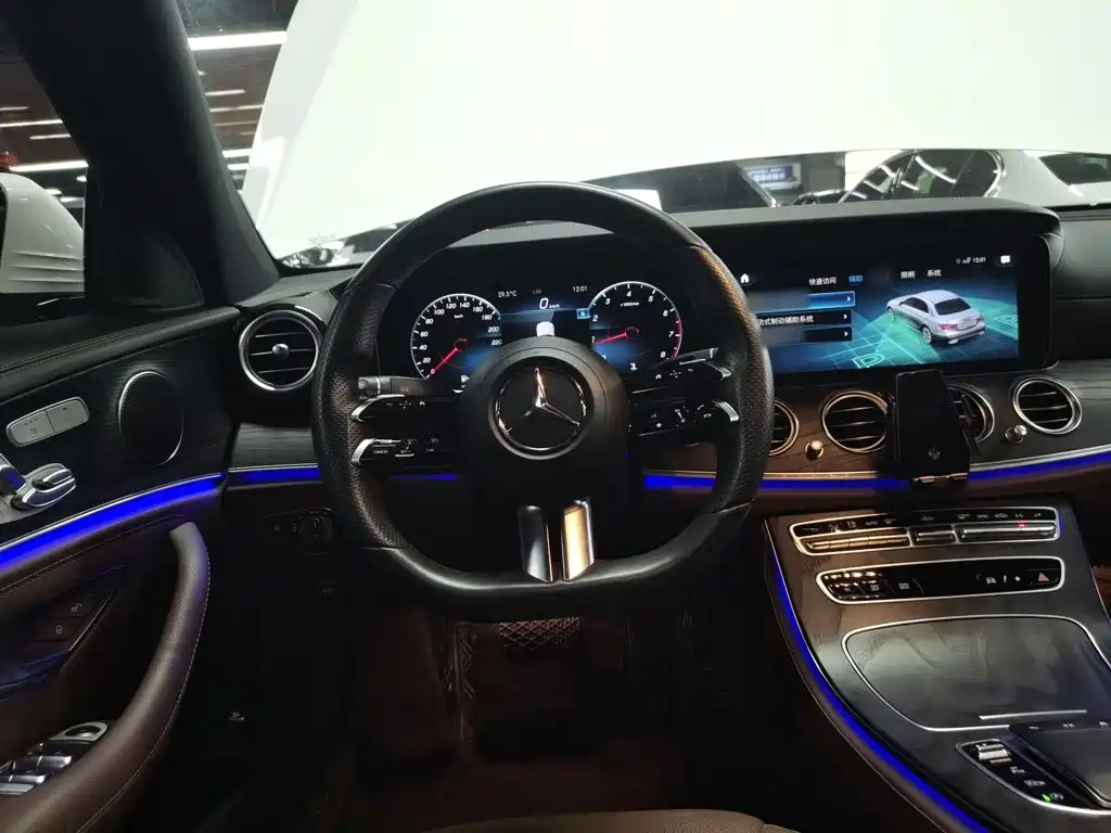Mercedes-Benz E-Class 2022 — фото 11