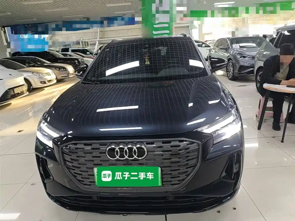 Audi Q4 e-tron 2023 — фото 3