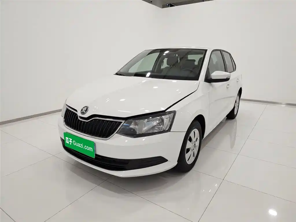 Skoda Fabia 2016 — фото 2