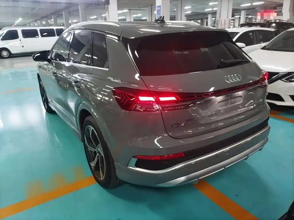 Audi Q4 e-tron 2023 — фото 5