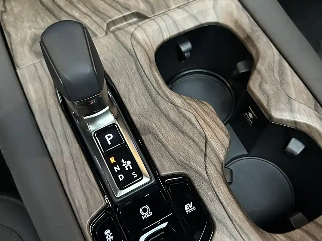Lexus RX 2025 — фото 10