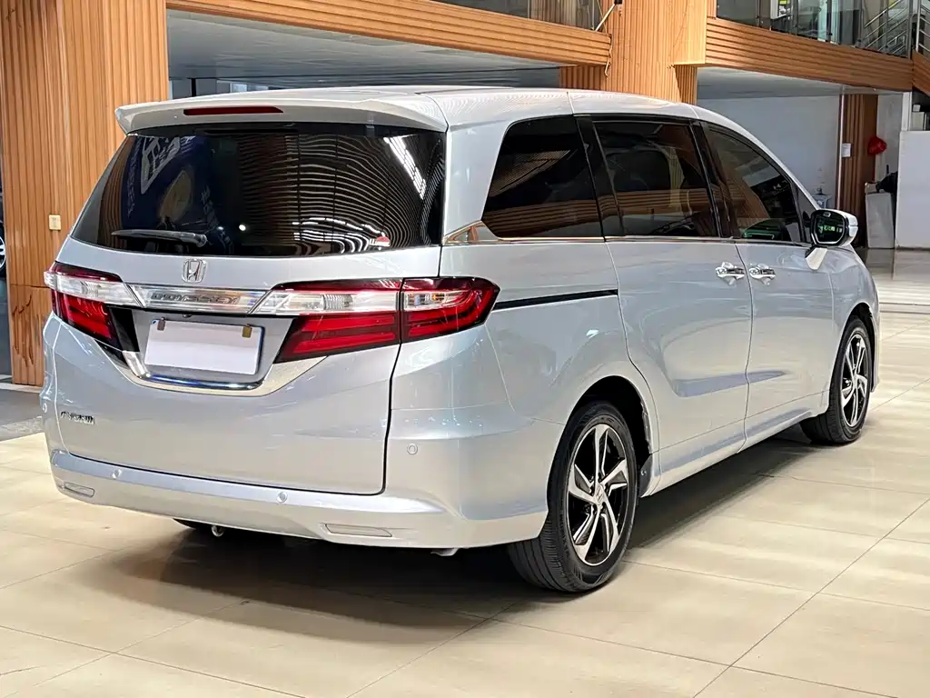 Honda Odyssey 2016 — фото 20