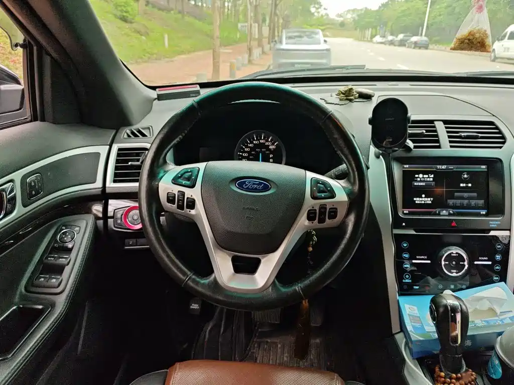 Ford Explorer 2015 — фото 3
