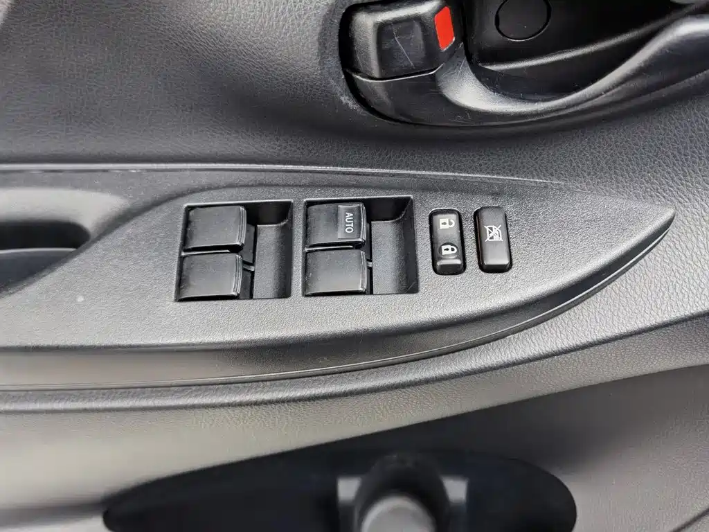 Toyota Yaris L 2019 — фото 9