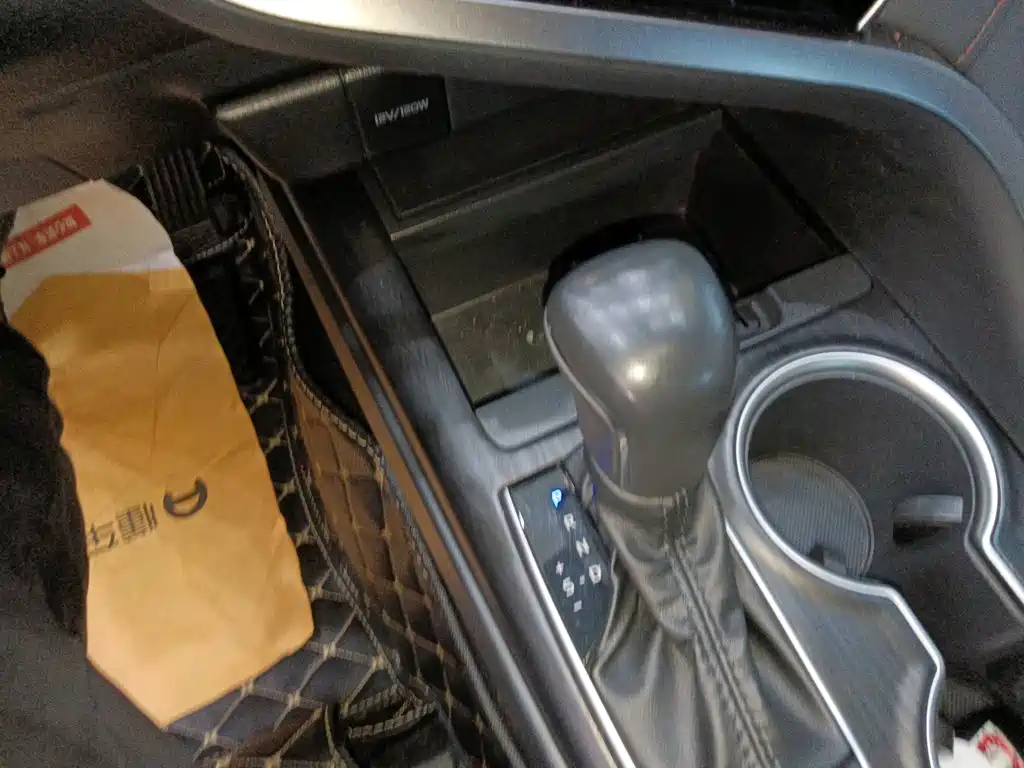 Toyota Camry 2024 — фото 10