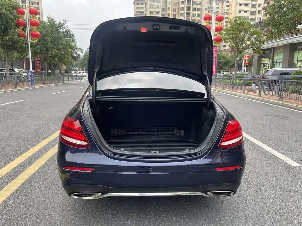 Mercedes-Benz E-Class 2018 — фото 18