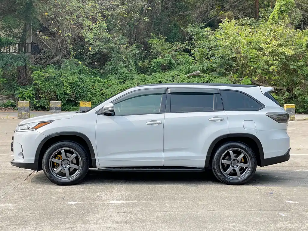 Toyota Highlander 2018 — фото 9