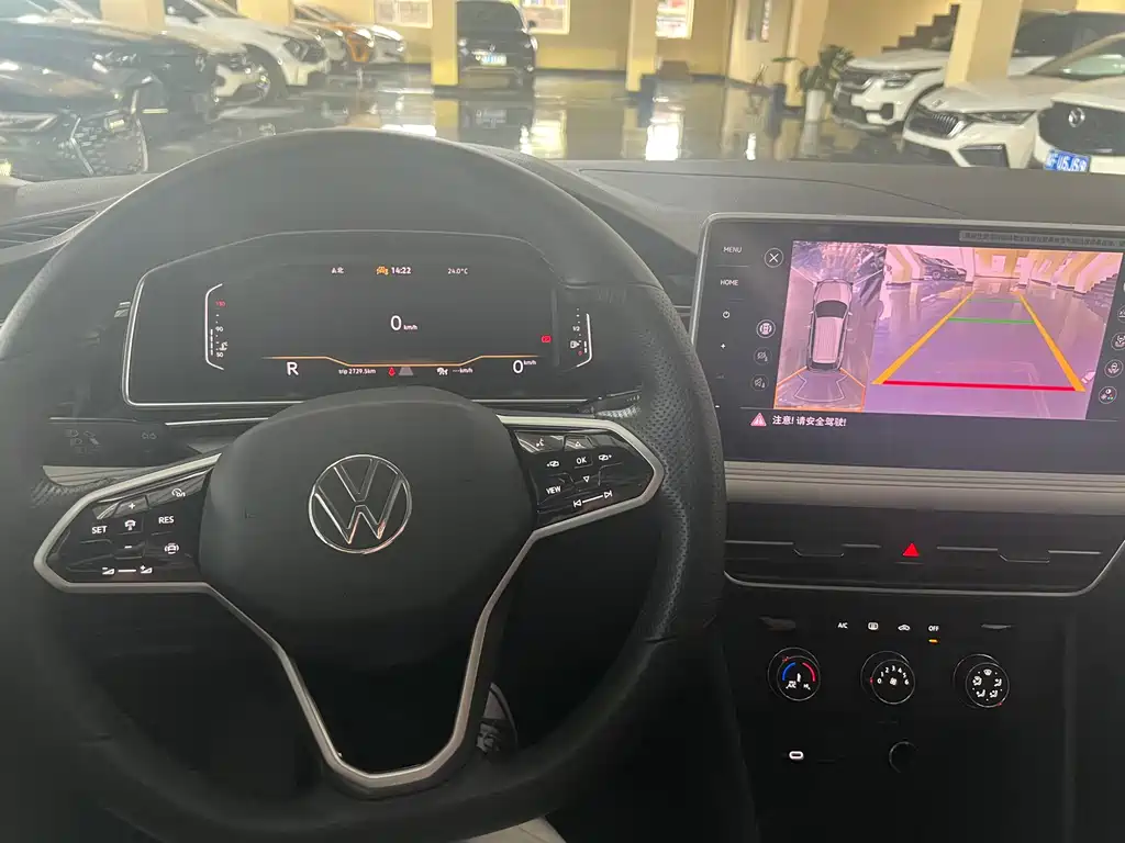Volkswagen Tiguan L 2022 — фото 12