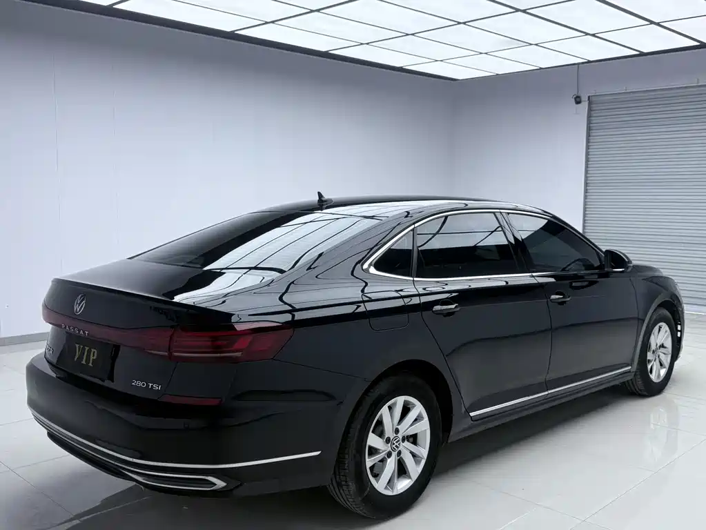 Volkswagen Passat 2023 — фото 4