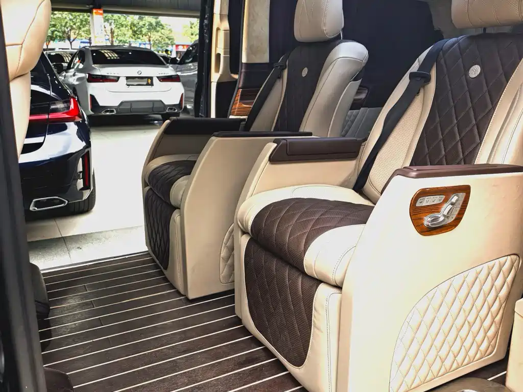 Mercedes-Benz V-Class 2019 — фото 11