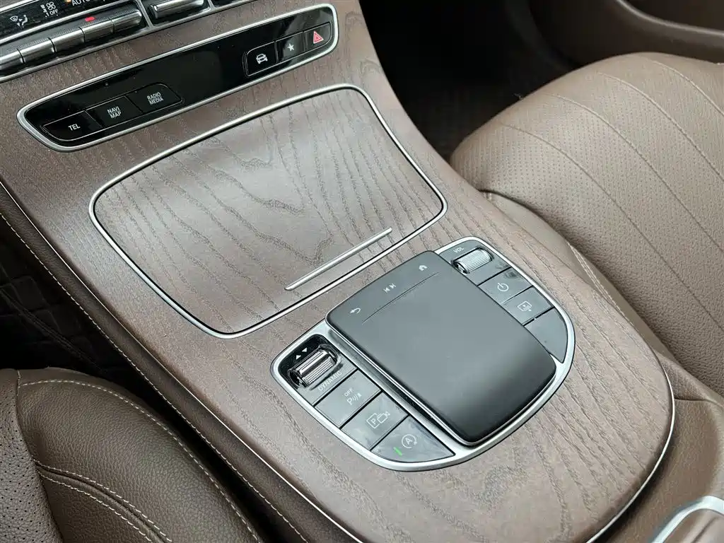 Mercedes-Benz E-Class 2023 — фото 10