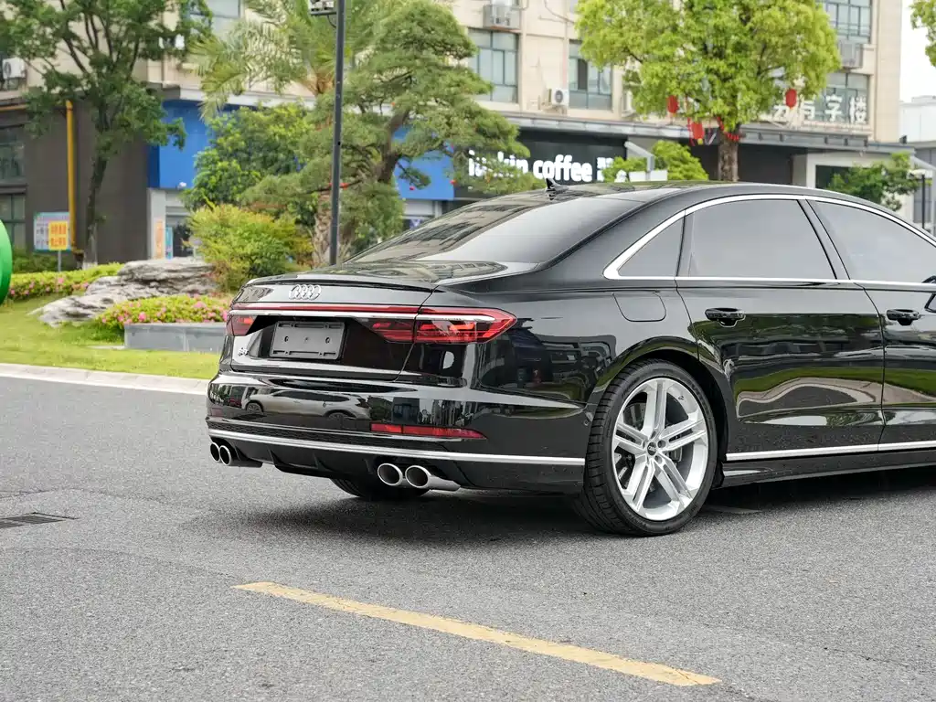 Audi S8 2022 — фото 14