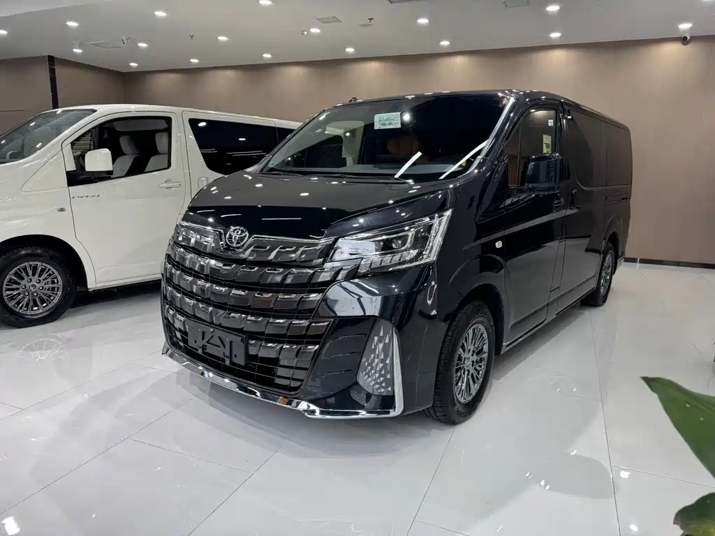 Toyota Hiace — фото 1