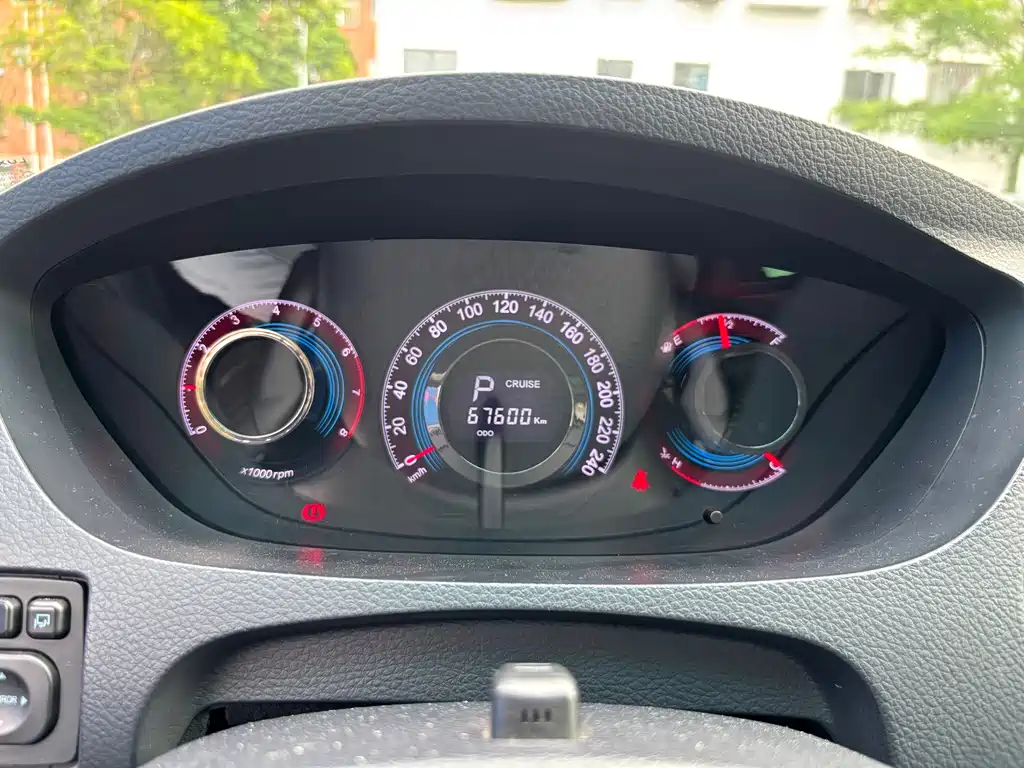 Luxgen Big 7 SUV 2015 — фото 18
