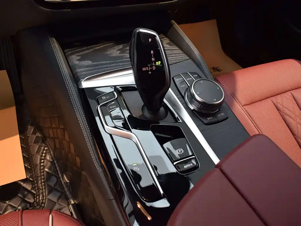 BMW 5 Series 2023 — фото 14