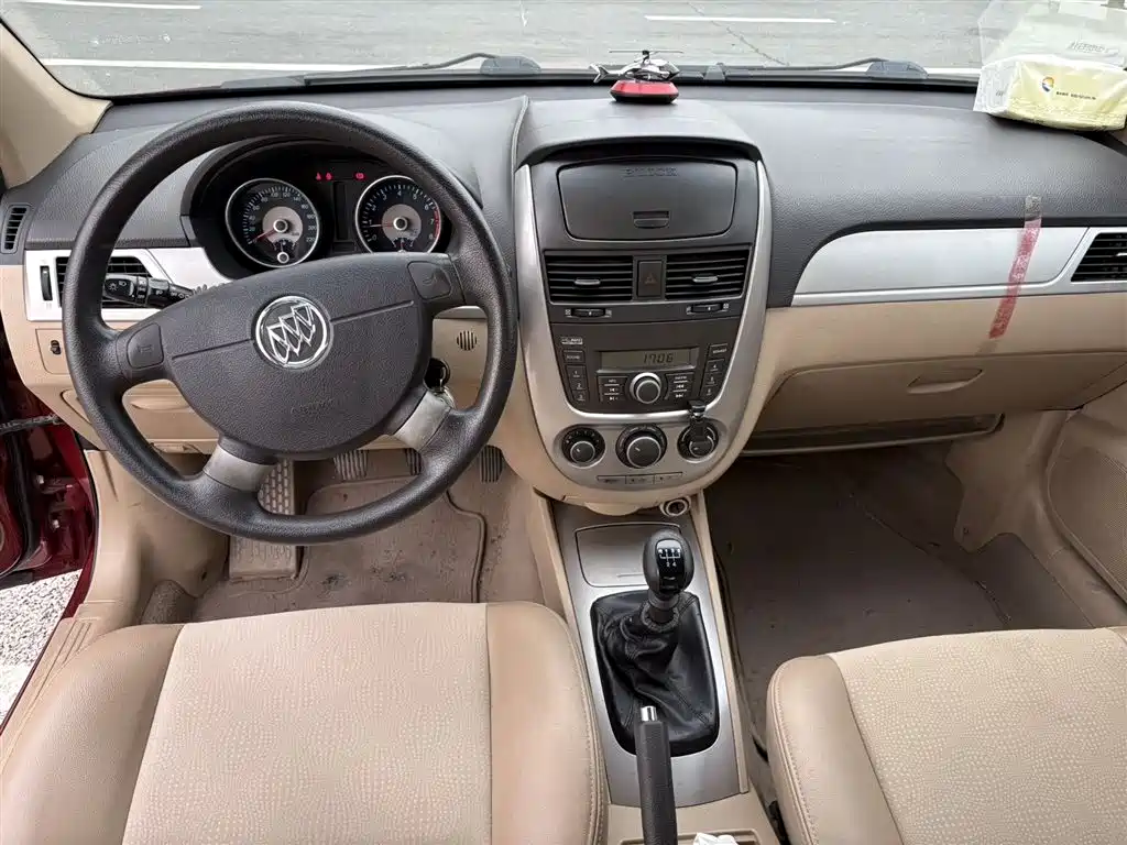Buick Excelle 2015 — фото 5