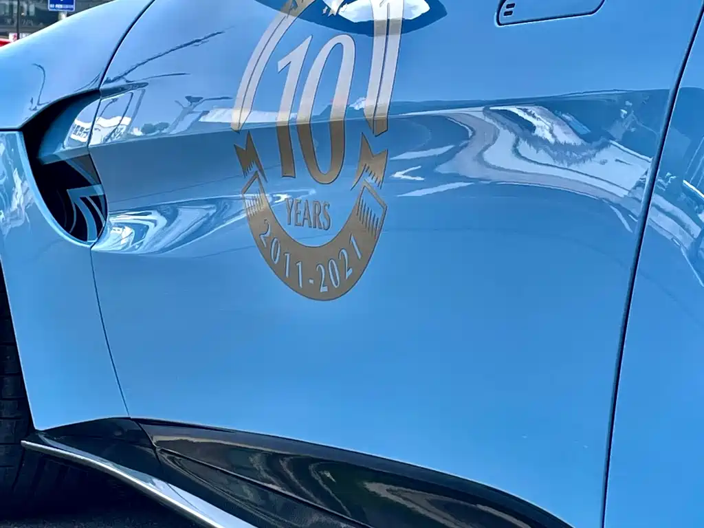 Aston Martin V8 Vantage 2020 — фото 11