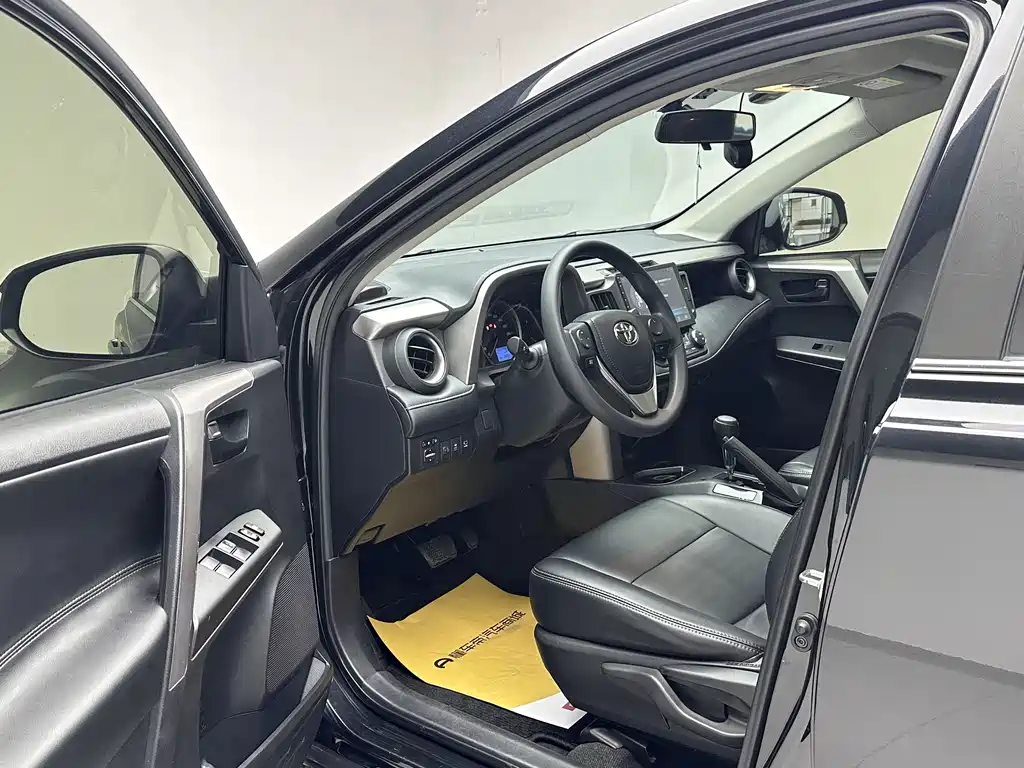 Toyota RAV4 2019 — фото 15