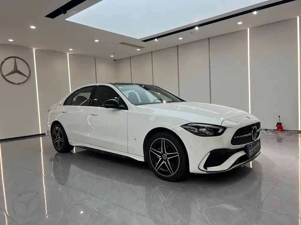 Mercedes-Benz C-Class 2024 — фото 3
