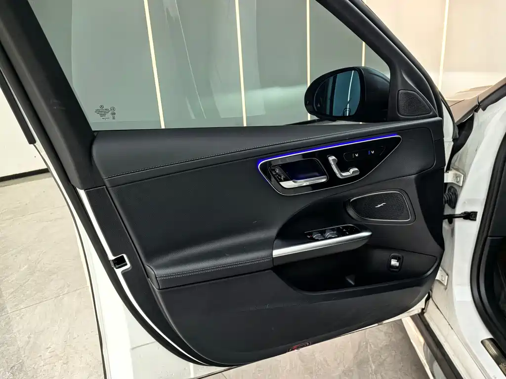 Mercedes-Benz C-Class 2024 — фото 11