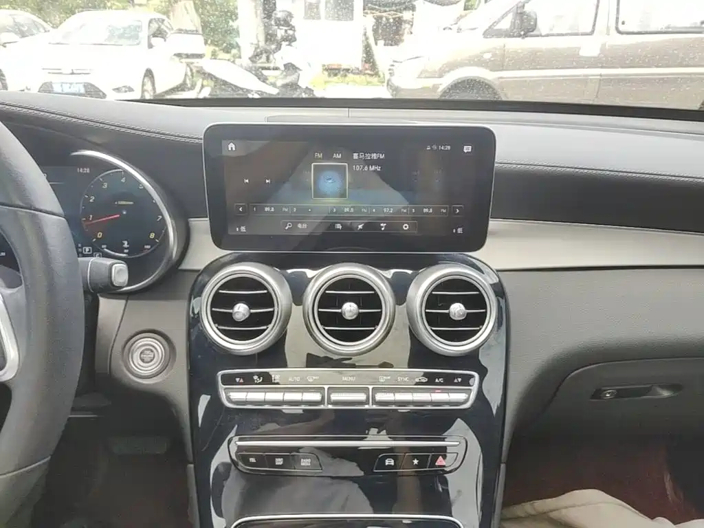 Mercedes-Benz GLC 2020 — фото 13