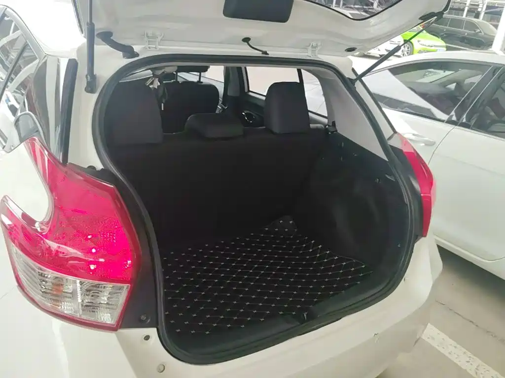 Toyota Yaris L 2016 — фото 19