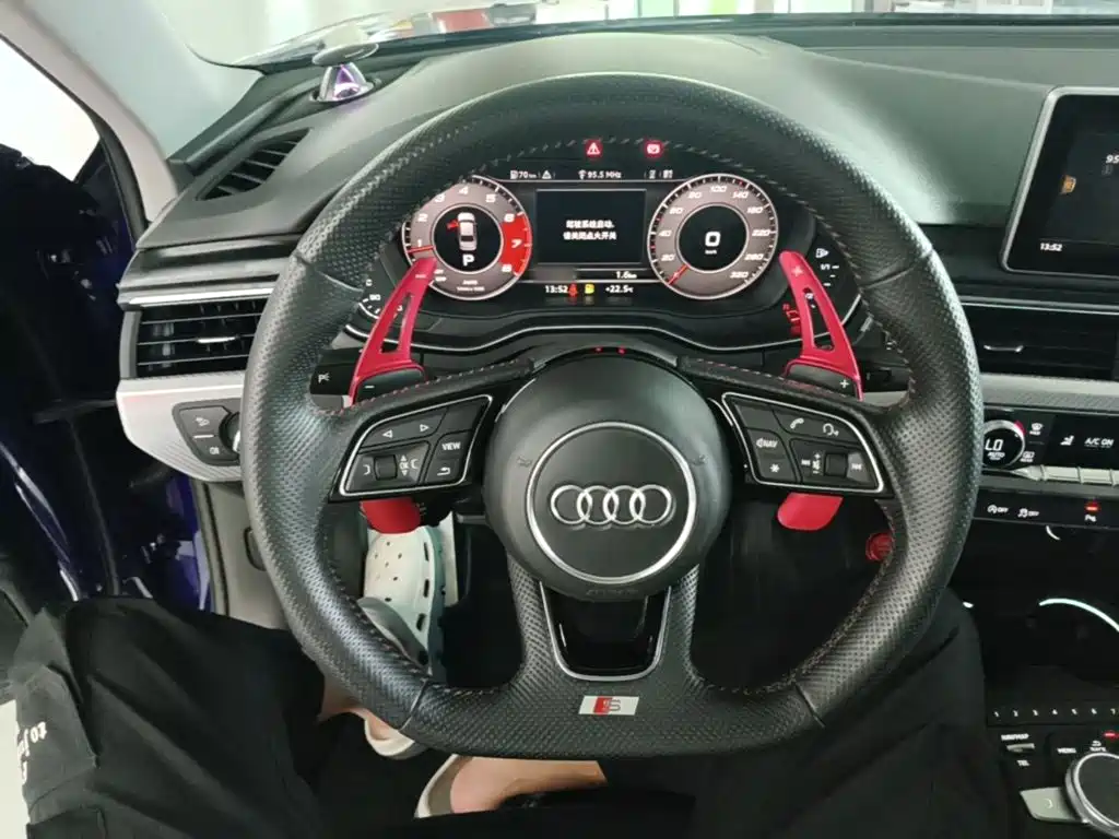 Audi A4L 2018 — фото 11