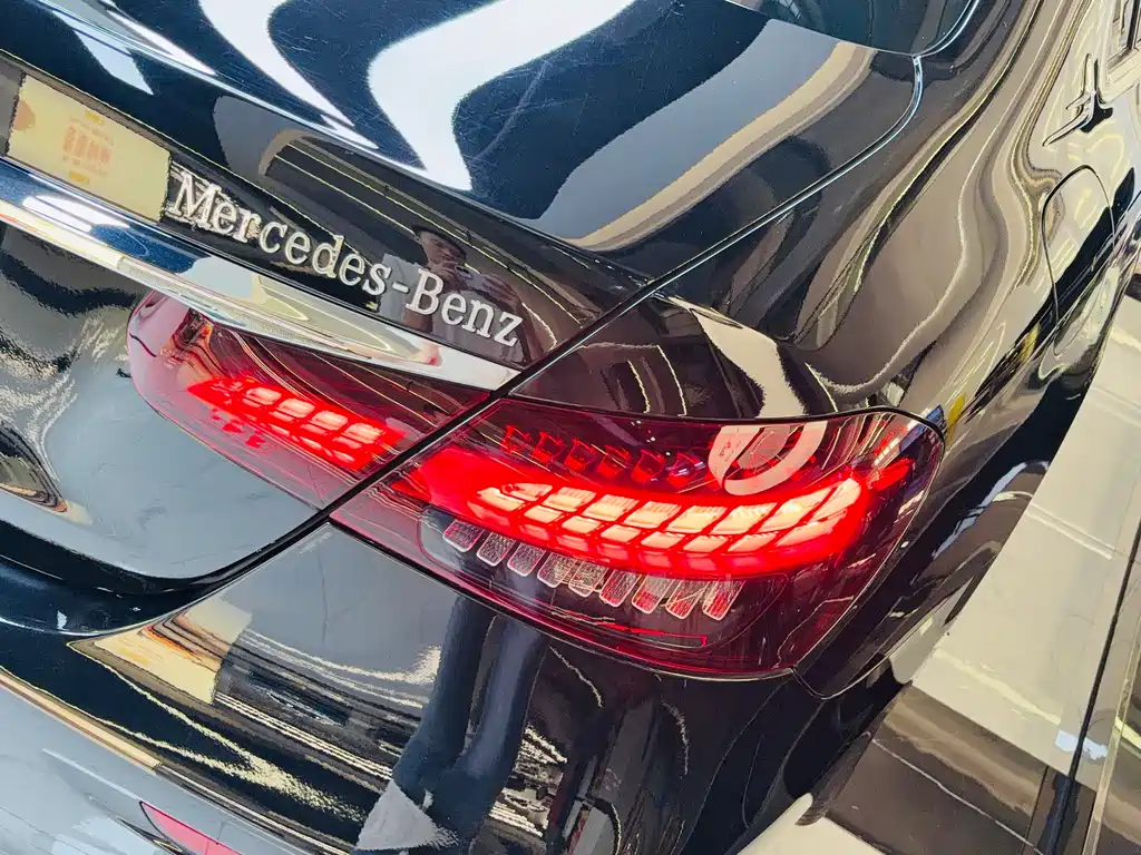 Mercedes-Benz E-Class 2022 — фото 19