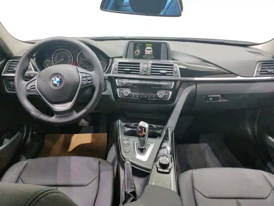 BMW 3 Series 2017 — фото 12