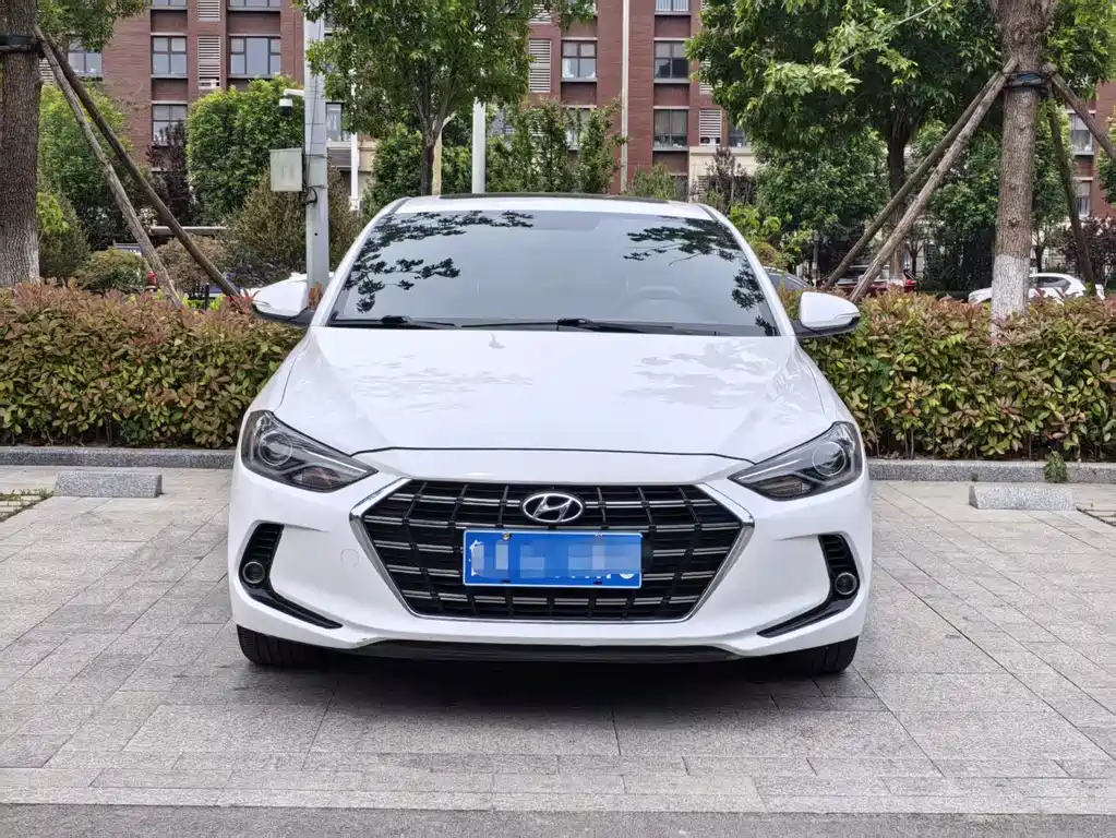 Hyundai Elantra 2019 — фото 2