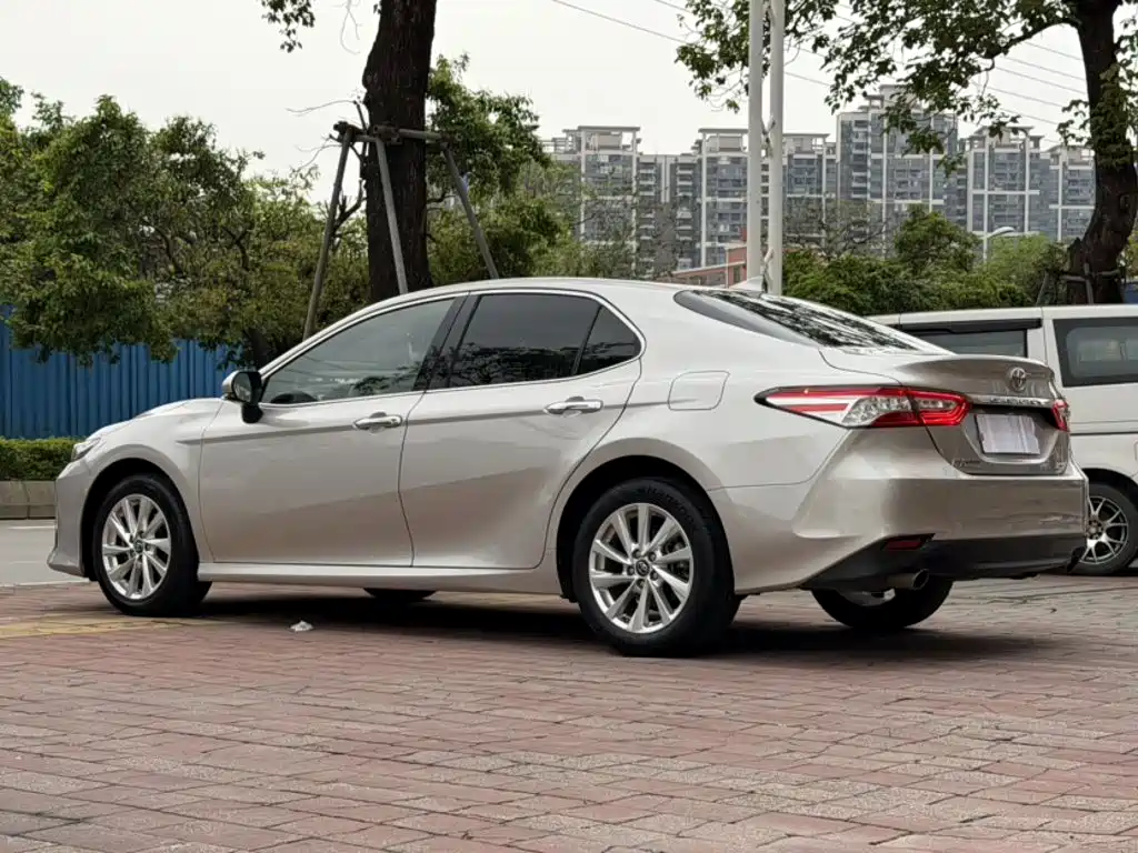 Toyota Camry 2022 — фото 25