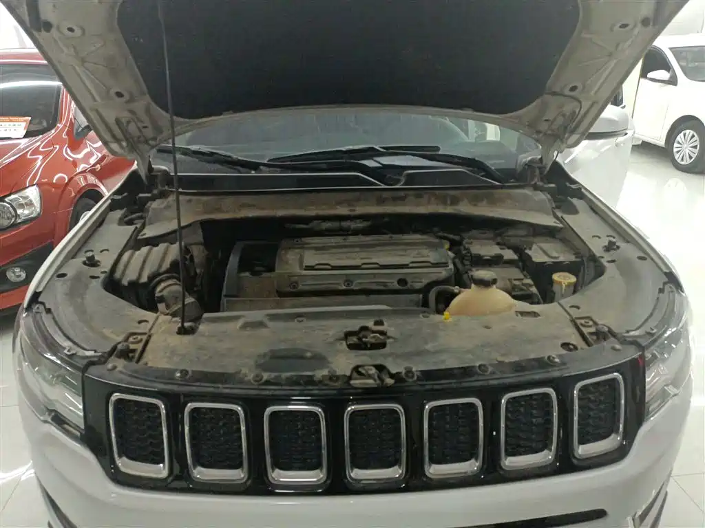 Jeep Compass 2018 — фото 20