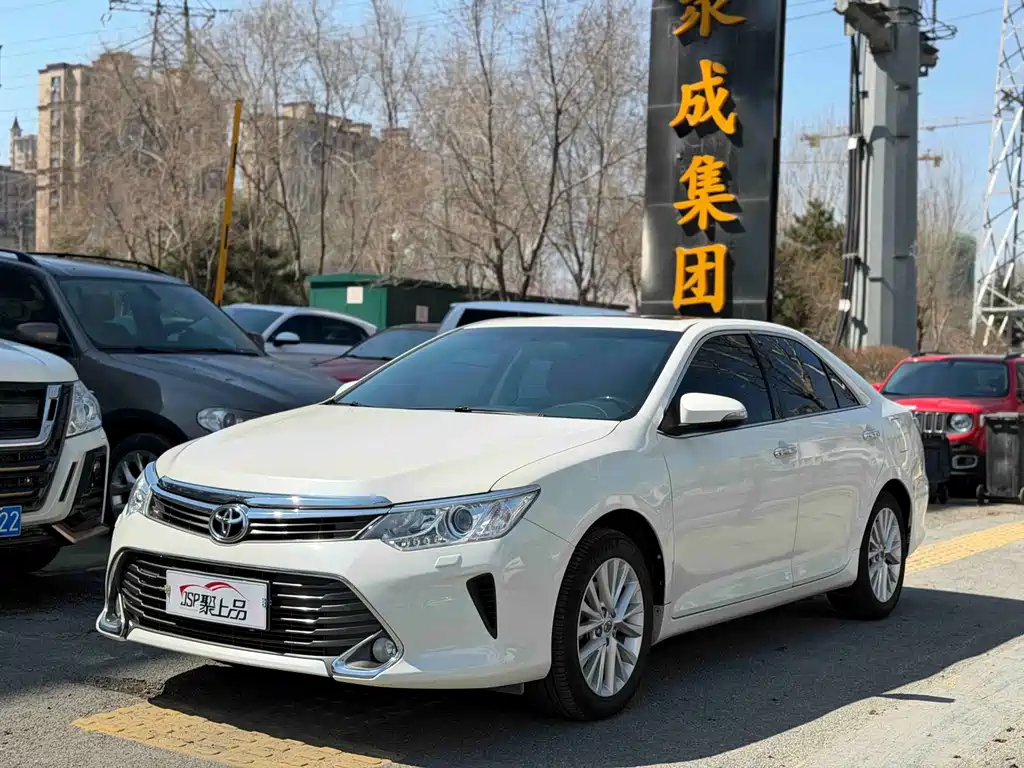 Toyota Camry 2016 — фото 1