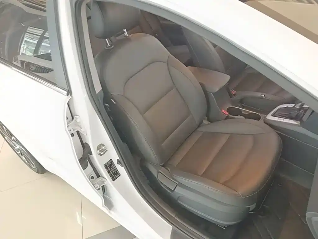 Hyundai Elantra 2019 — фото 25