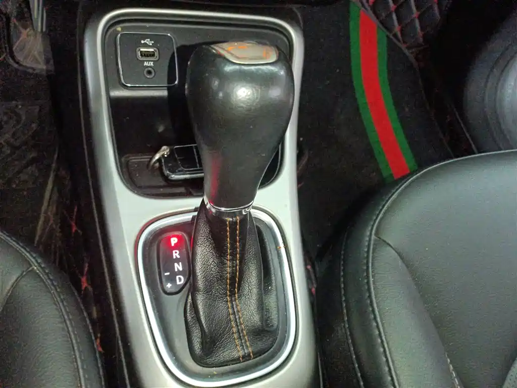 Jeep Compass 2018 — фото 14